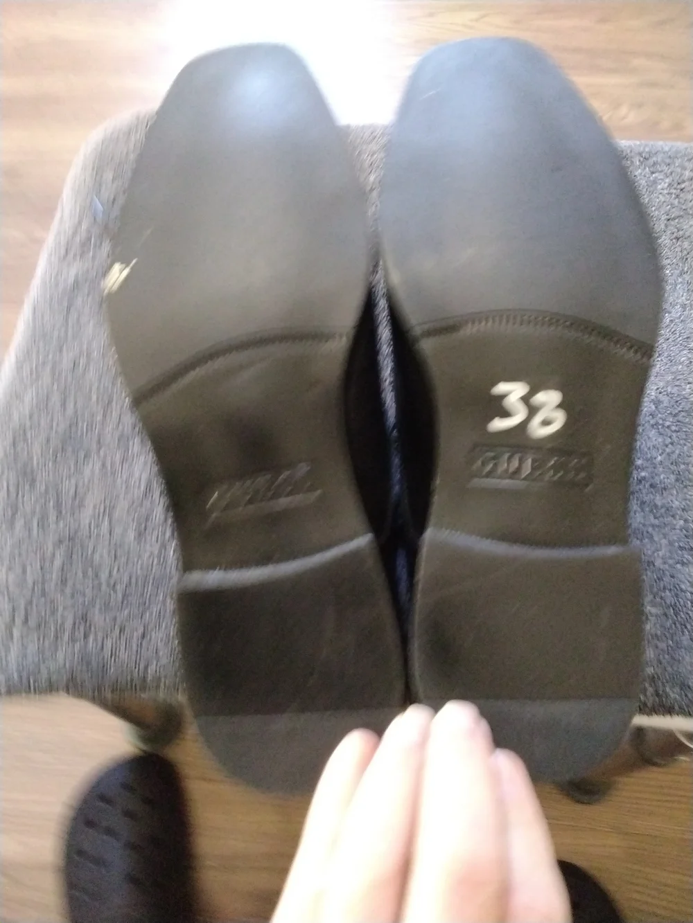 GUESS Black Men’s Cap-Toe Leather Oxfords